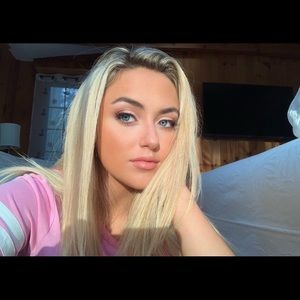 Meet your Posher, Ava